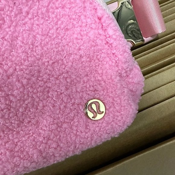 Everywhere Belt Bag 1L *Fleece